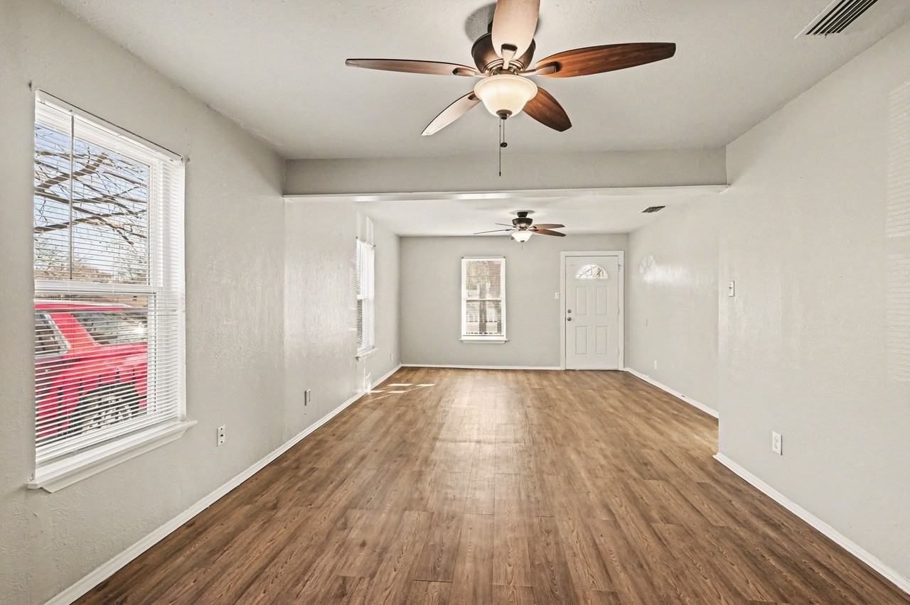 3720 Stanley Ave - Photo 3 of 25