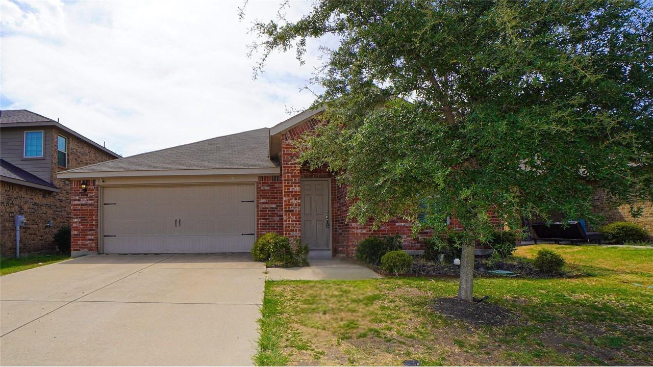 2520 Saldana Dr - Photo 2 of 26