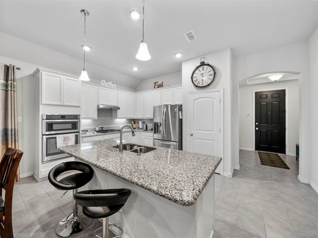 3017 Spring Creek Trl - Photo 3 of 17