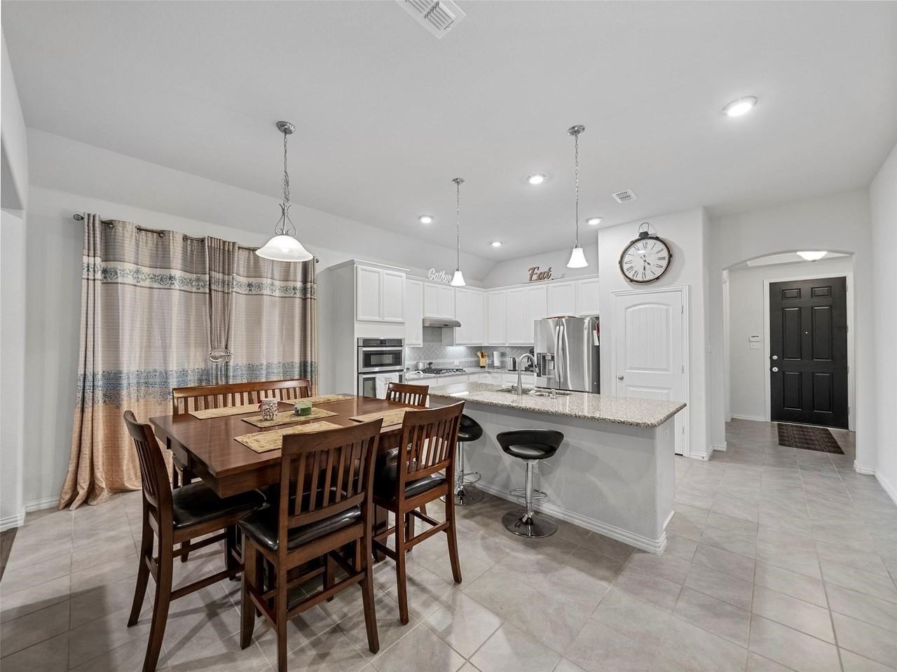 3017 Spring Creek Trl - Photo 4 of 17
