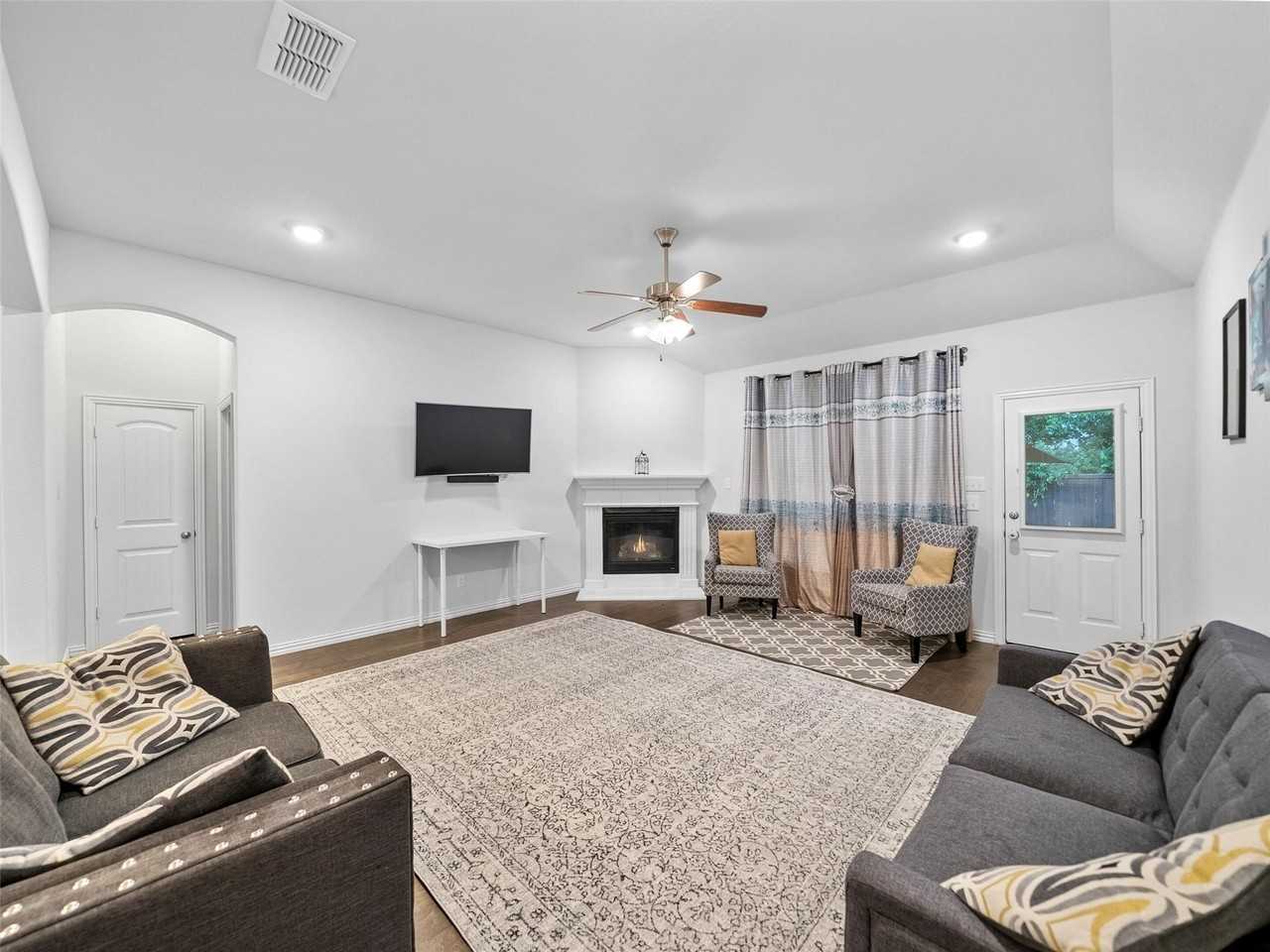 3017 Spring Creek Trl - Photo 7 of 17