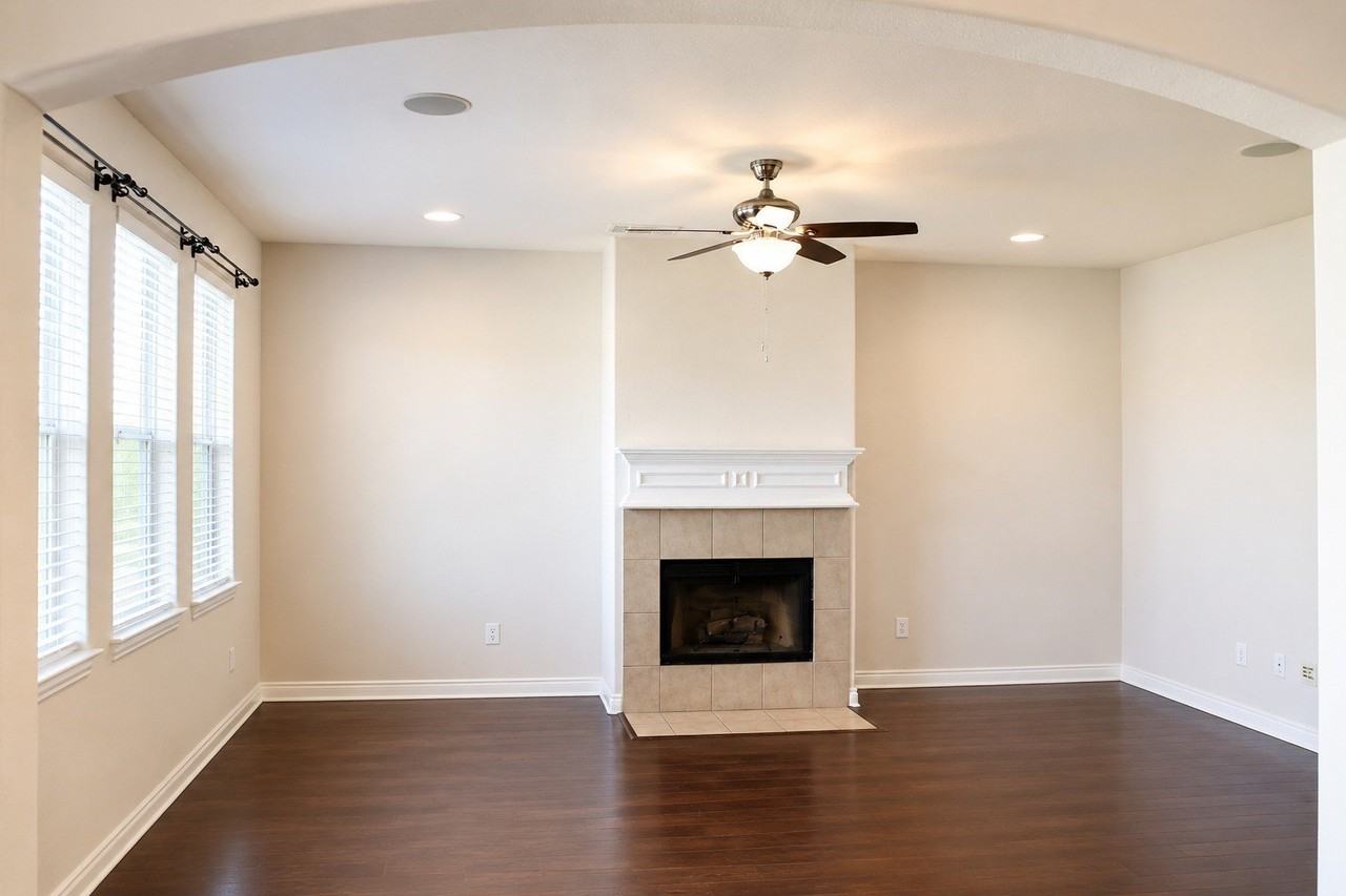 1713 Liberty Dr - Photo 4 of 23