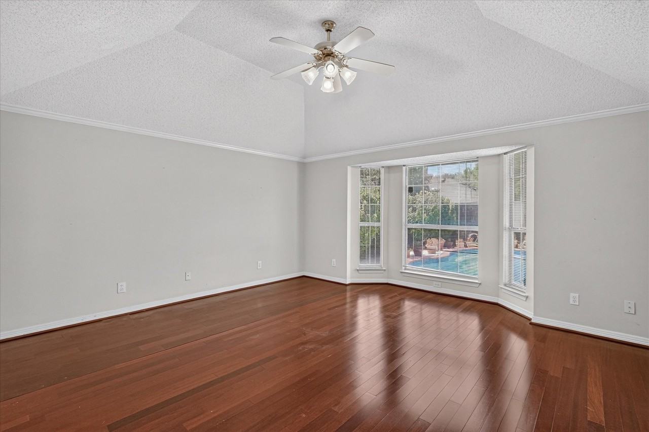 2667 Mum Dr - Photo 4 of 11