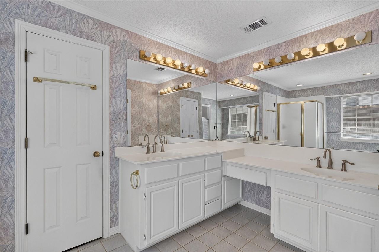 2667 Mum Dr - Photo 5 of 11