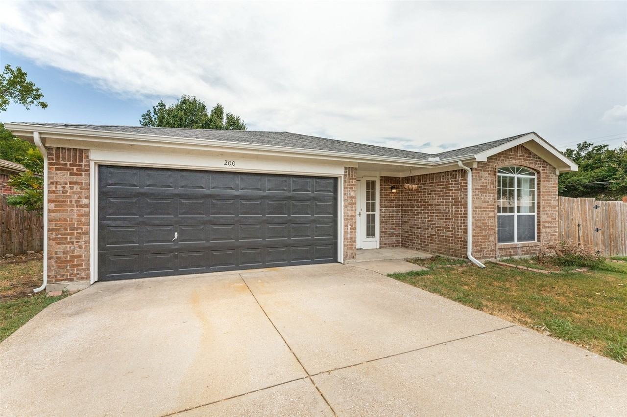 200 Cutting Horse Ln - Photo 2 of 25