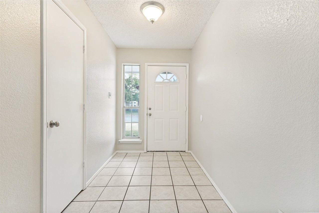 200 Cutting Horse Ln - Photo 5 of 25