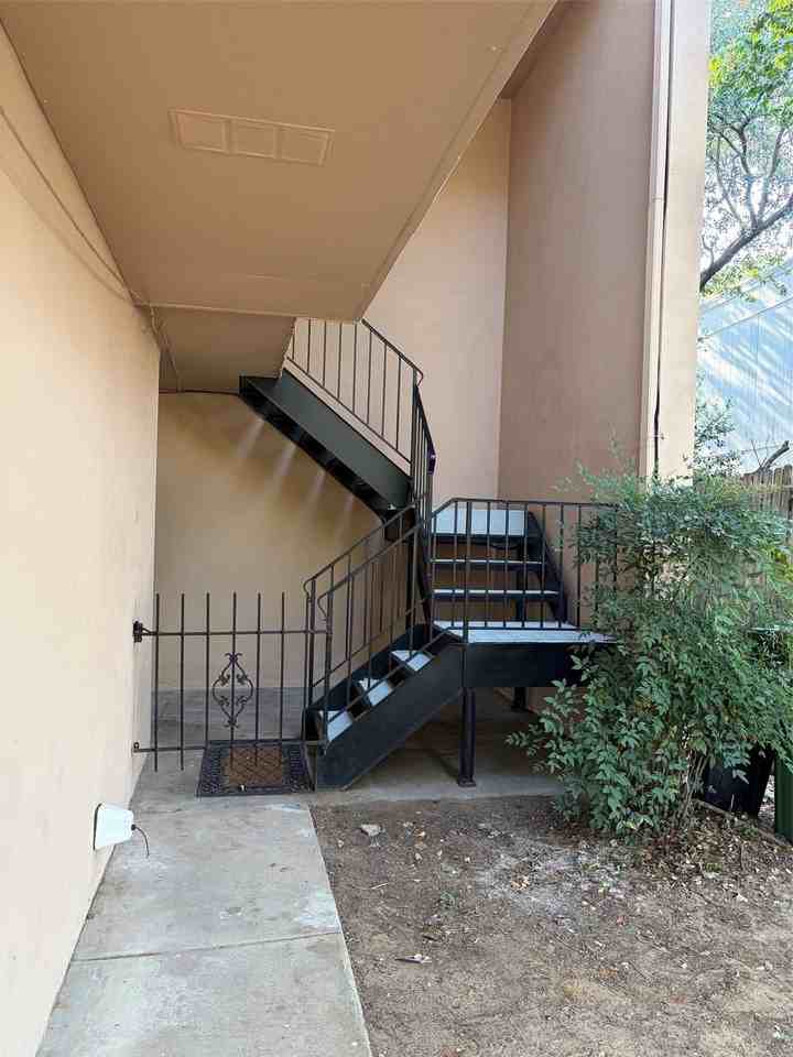 2126 Fleur De Lis Ct - Photo 4 of 28