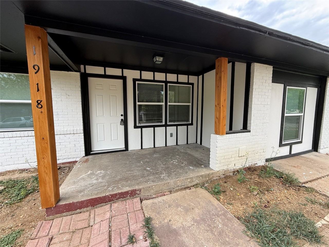 1918 Proctor Dr - Photo 2 of 14