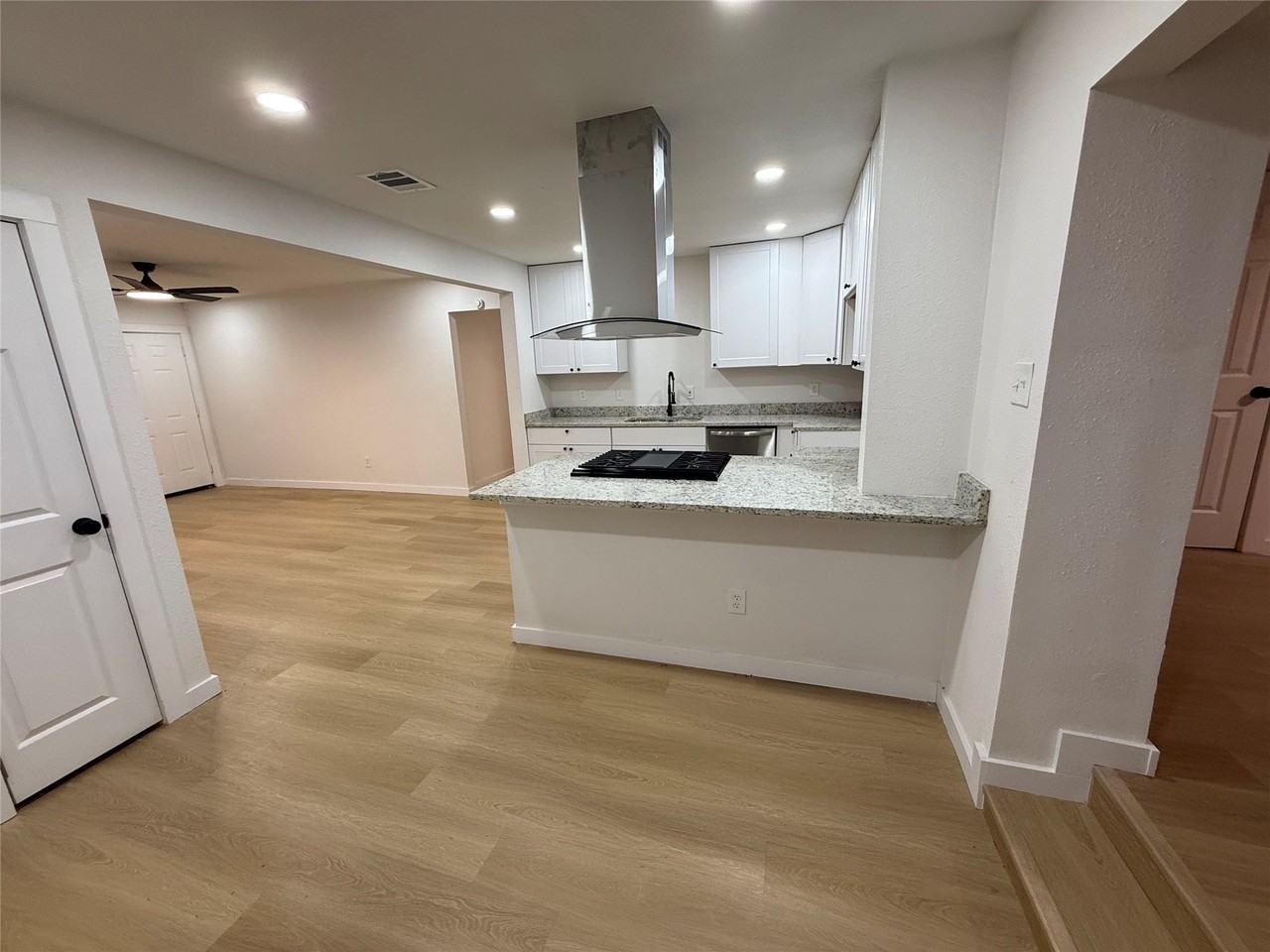 1918 Proctor Dr - Photo 4 of 14