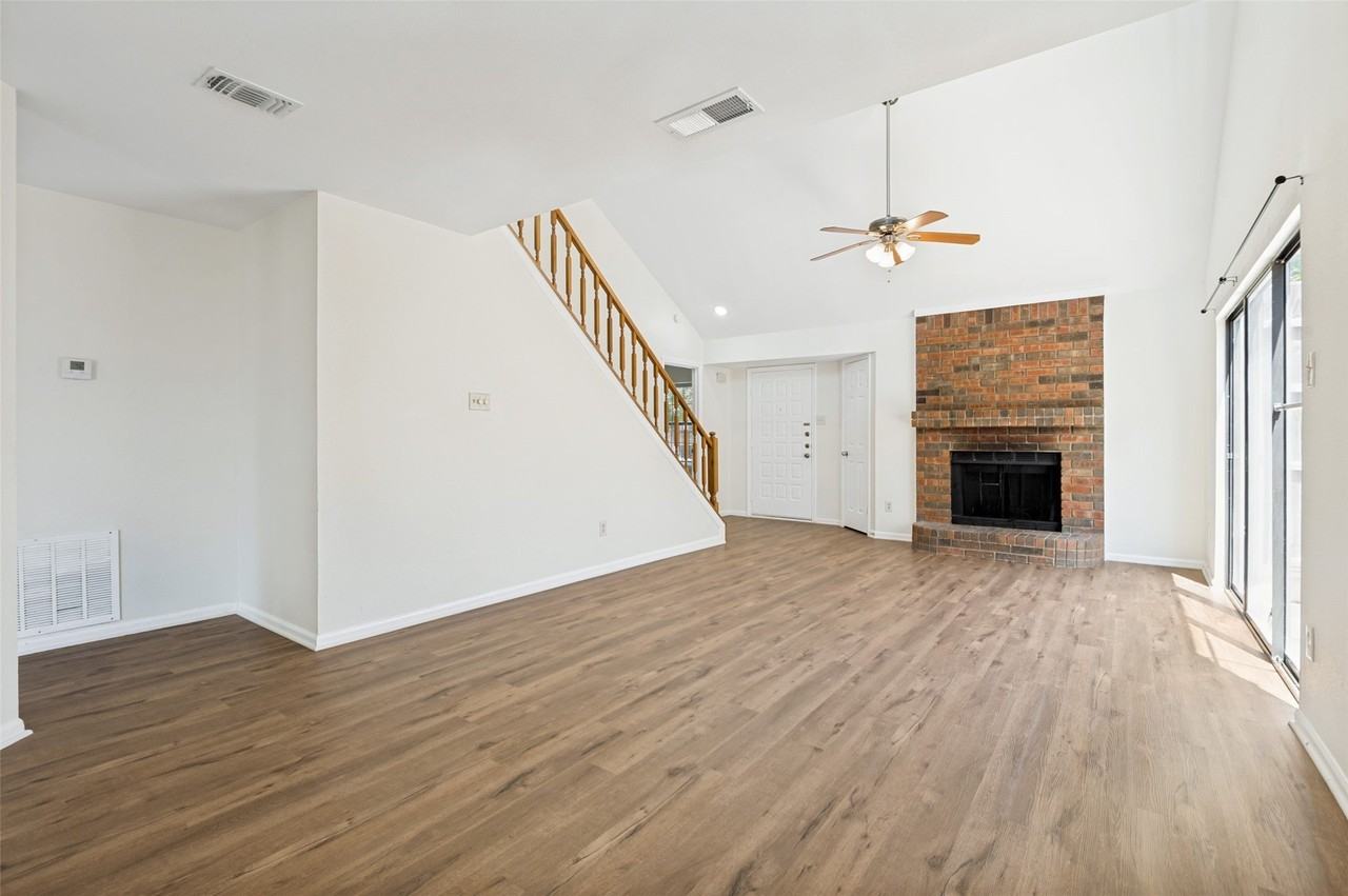 1922 Meadowview Ct - Photo 3 of 25