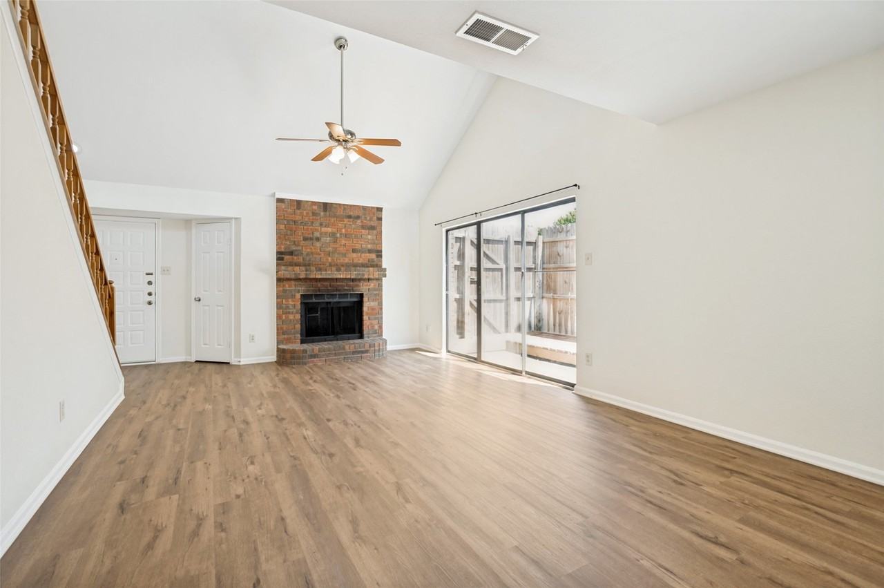 1922 Meadowview Ct - Photo 4 of 25