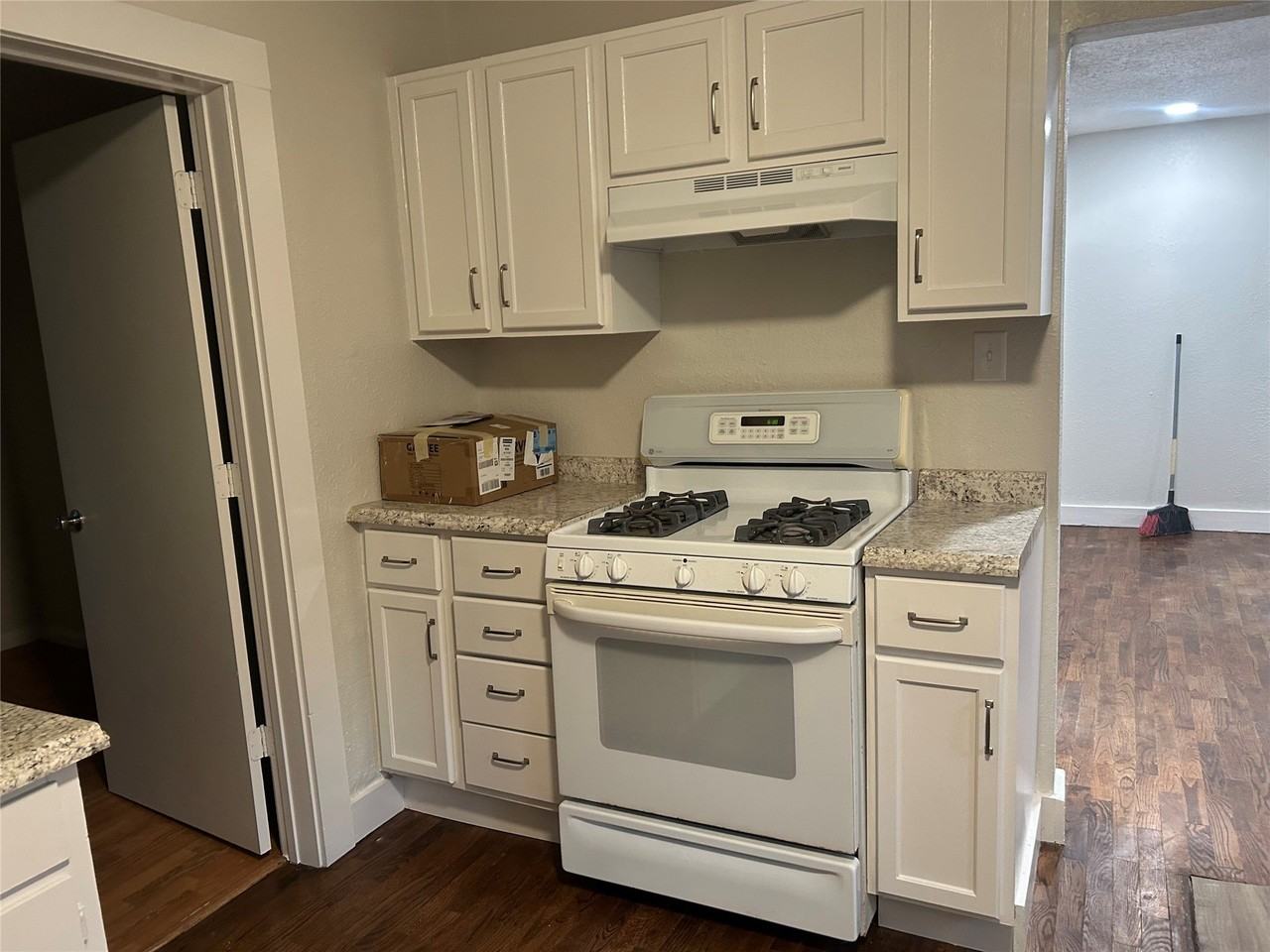 1203 S Lamine Ave #A - Photo 3 of 10