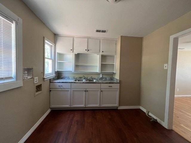 1349 Graham St - Photo 5 of 15