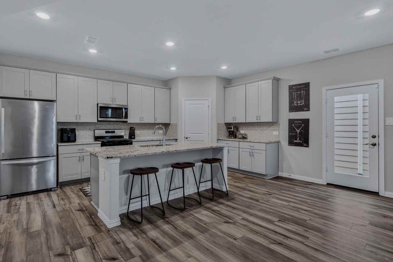2617 Kings Canyon Mews - Photo 3 of 15