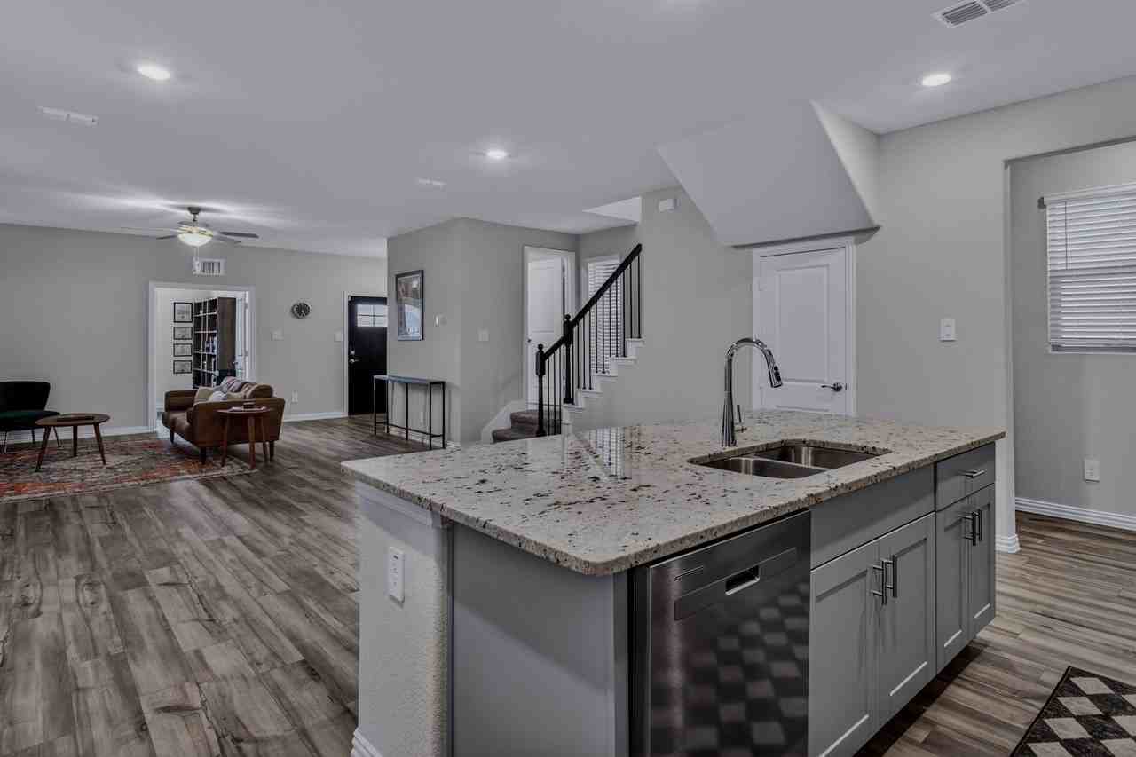 2617 Kings Canyon Mews - Photo 6 of 15