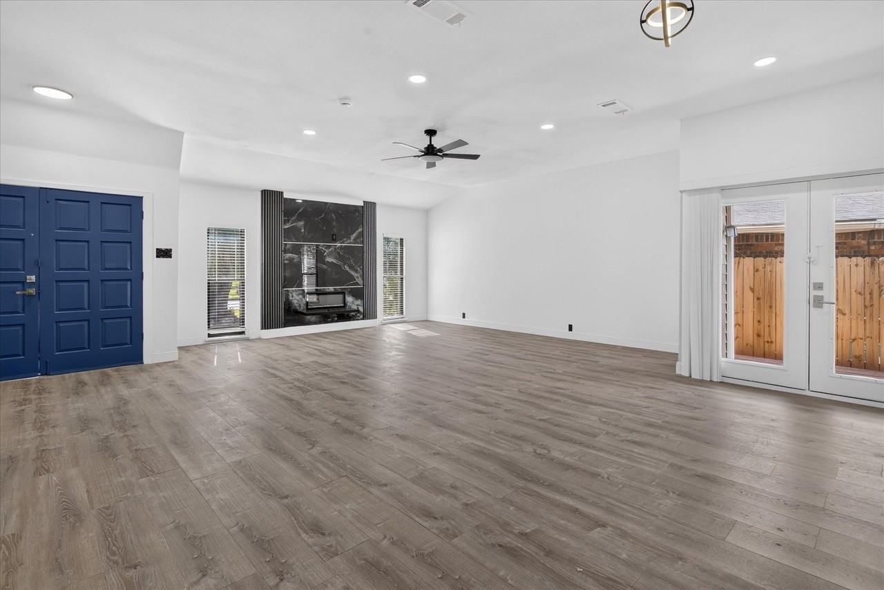 1800 Tree Line Dr - Photo 3 of 14