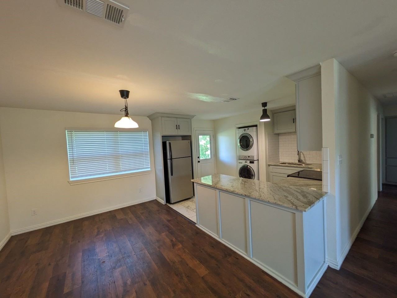 401 Redbud Ln - Photo 3 of 15