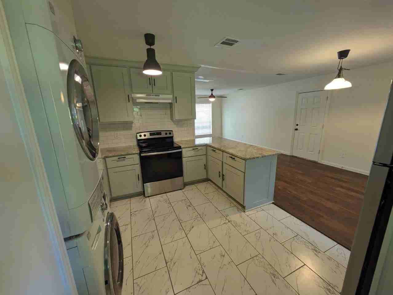 401 Redbud Ln - Photo 4 of 15