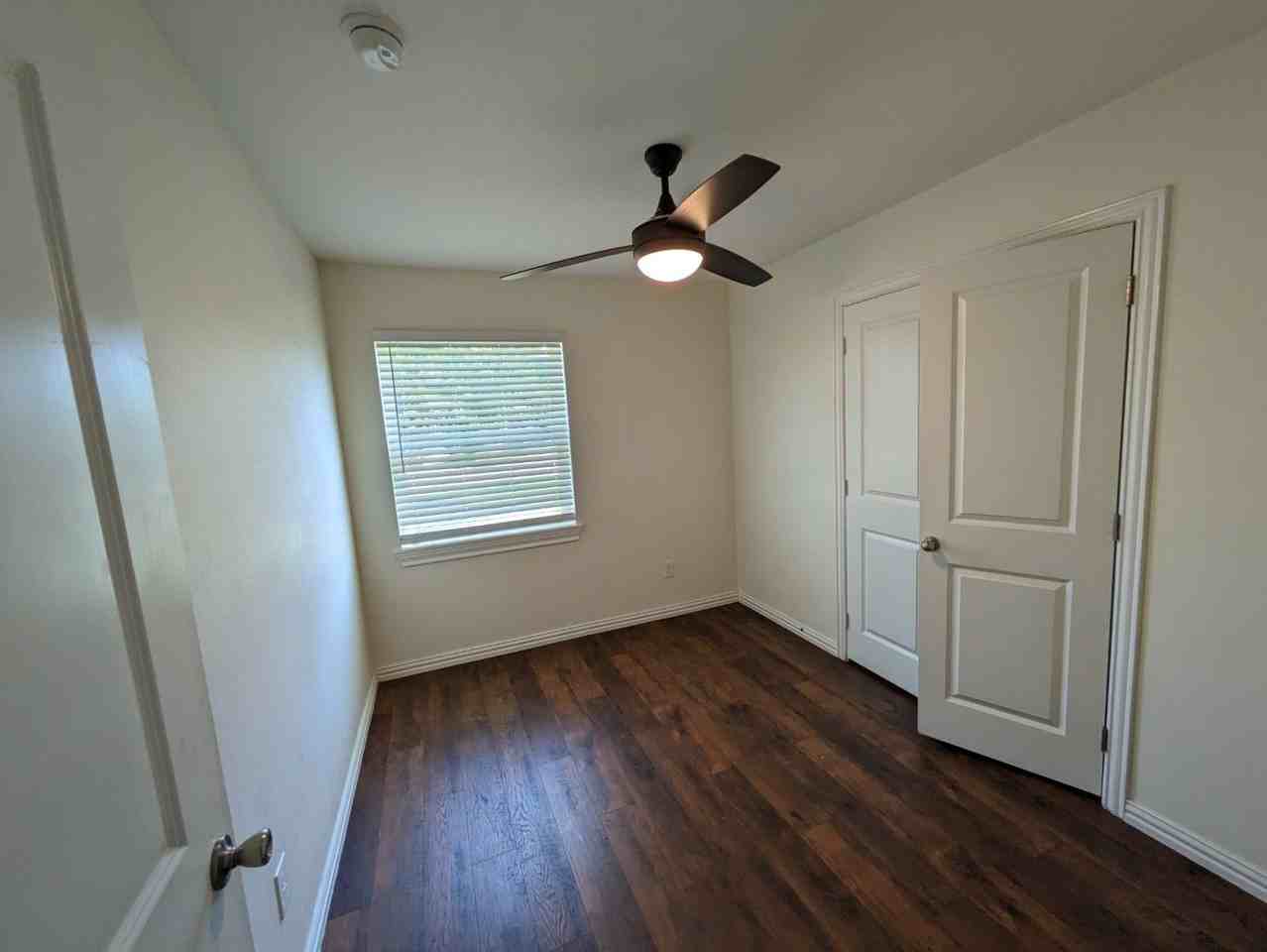 401 Redbud Ln - Photo 7 of 15