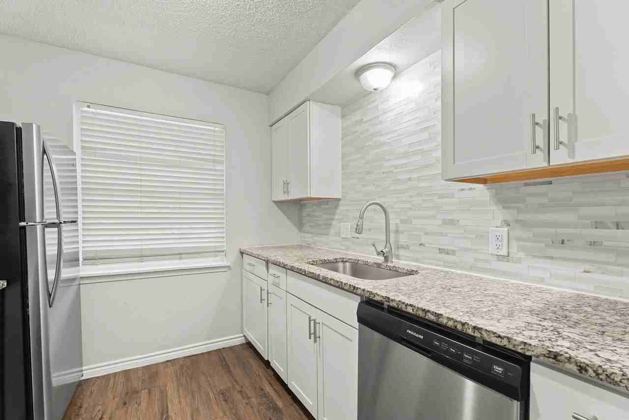 429 Johnson St #1 - Photo 3 of 12