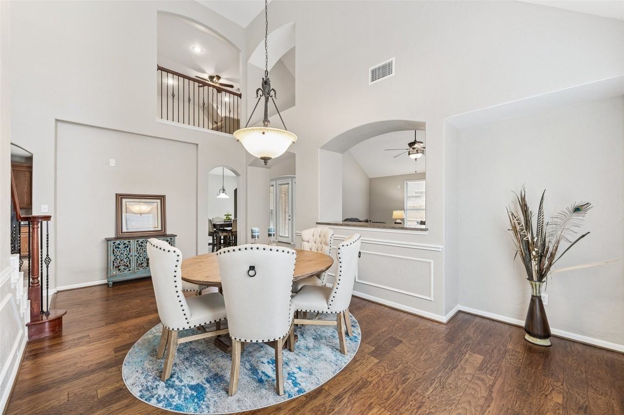 1301 Bramble Ln - Photo 5 of 40