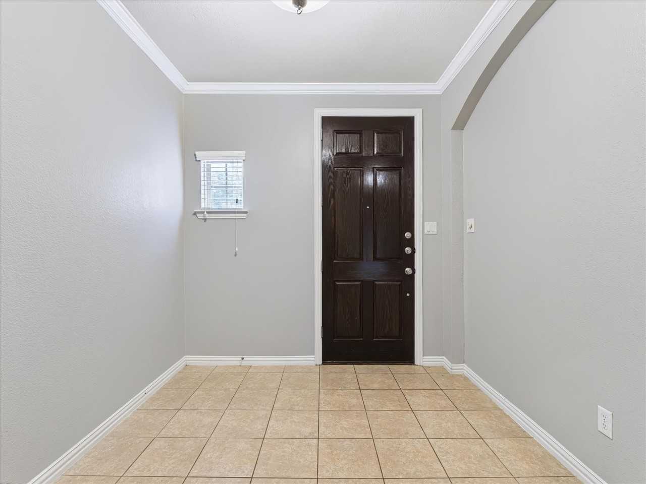 1707 Estacado Dr - Photo 3 of 39