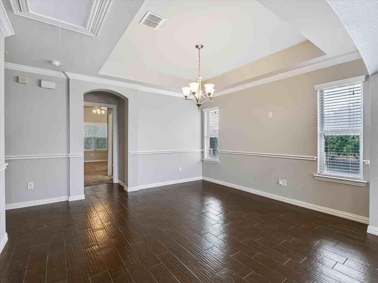 1707 Estacado Dr - Photo 6 of 39