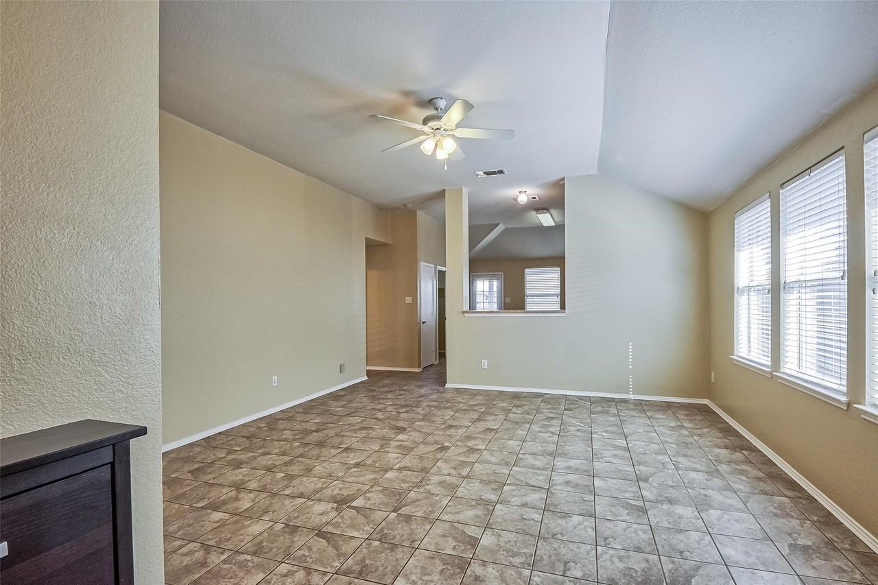 1008 Shearwater Ave - Photo 3 of 26