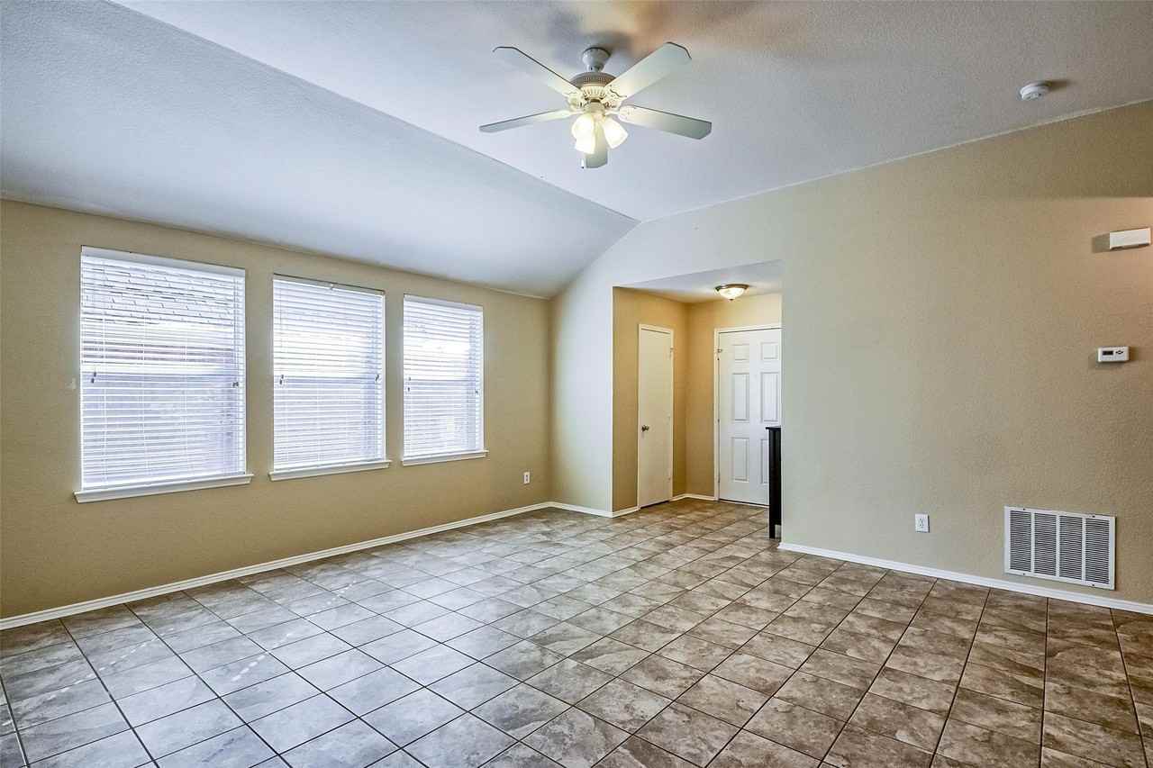 1008 Shearwater Ave - Photo 7 of 26