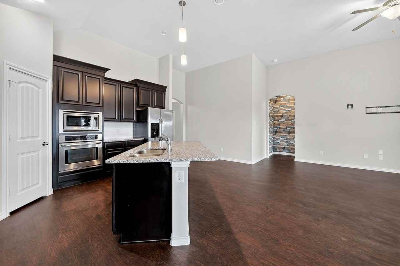 139 Acadia Ln - Photo 4 of 38