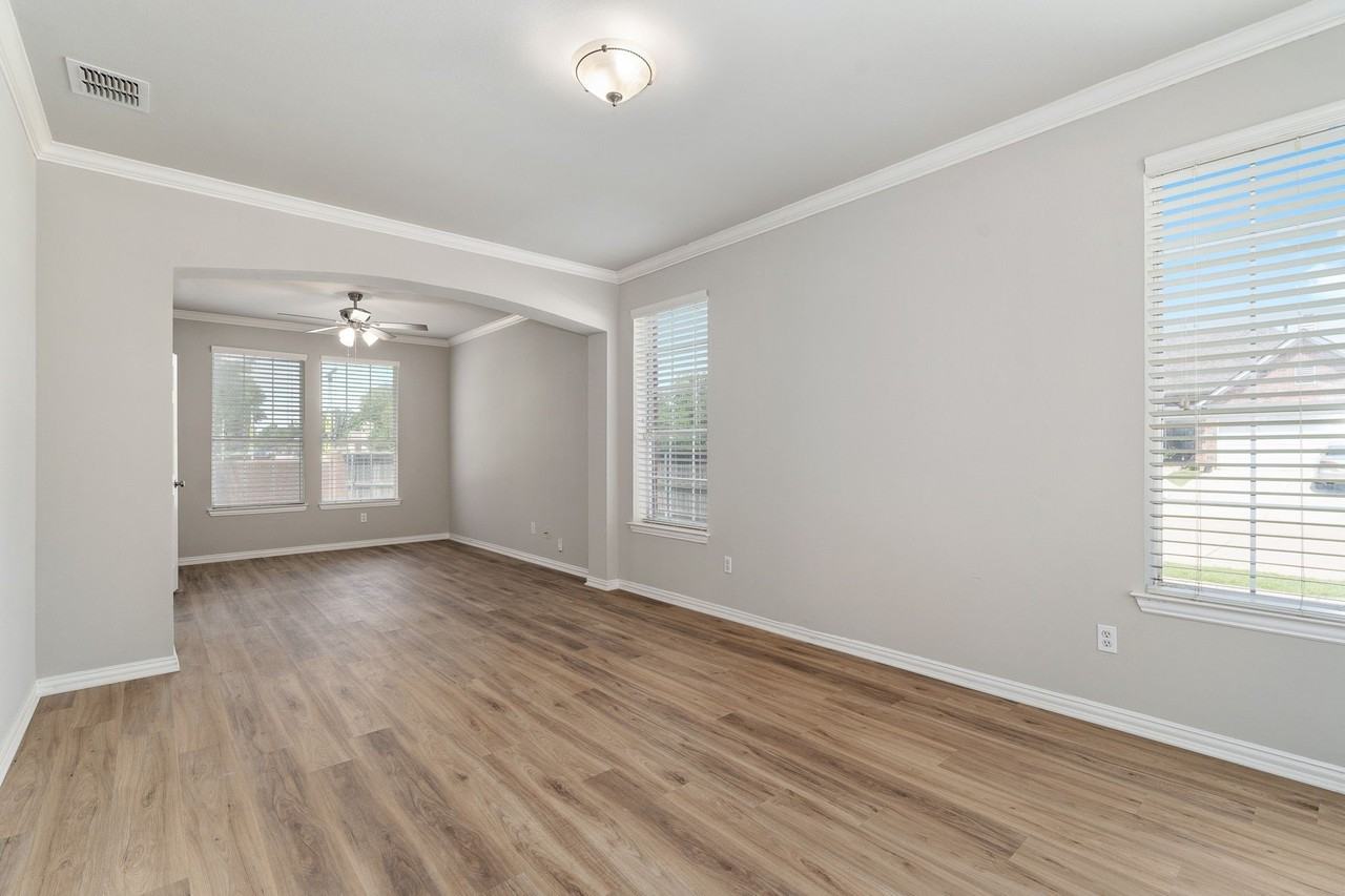 7849 Lake Meredith Way - Photo 4 of 25