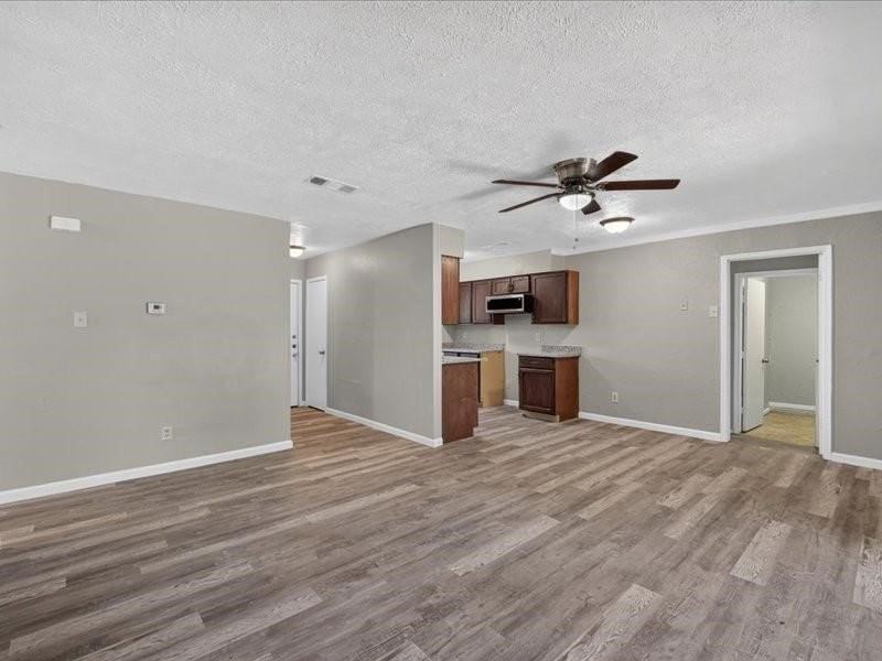 3205 Pacesetter Dr - Photo 5 of 17