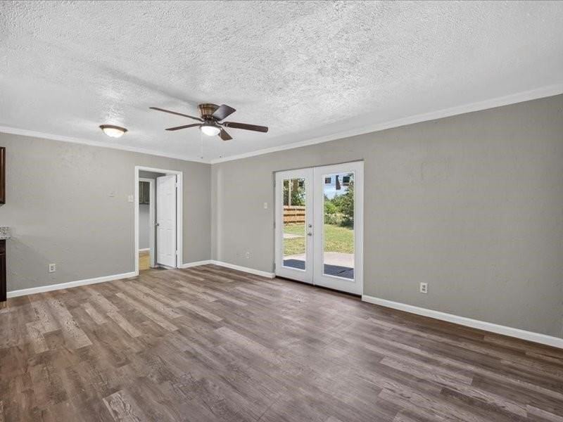 3205 Pacesetter Dr - Photo 6 of 17