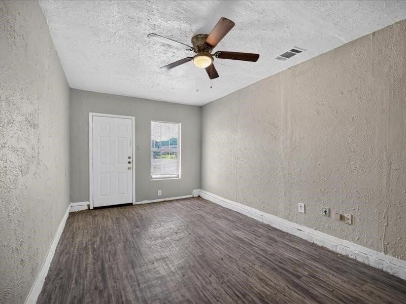 3205 Pacesetter Dr - Photo 7 of 17