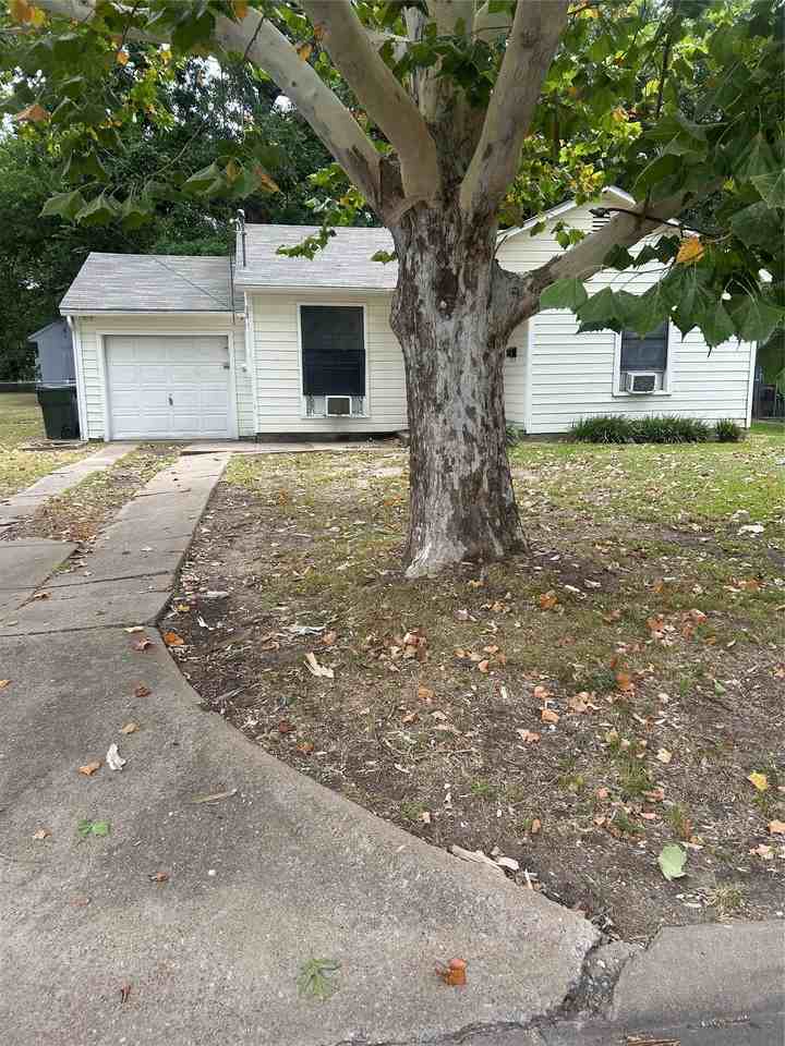 1615 N Highland Ave - Photo 2 of 14