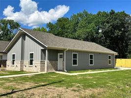 featured image of 825 Edgar St