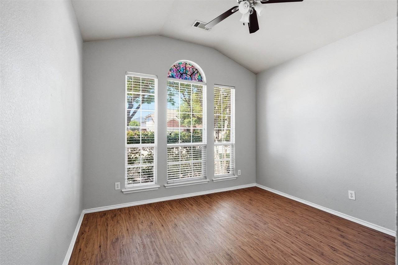 1113 Beaverwood Ln - Photo 6 of 29