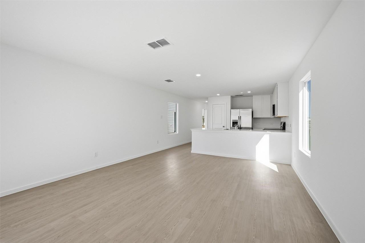 719 Wagtail Dr - Photo 3 of 20