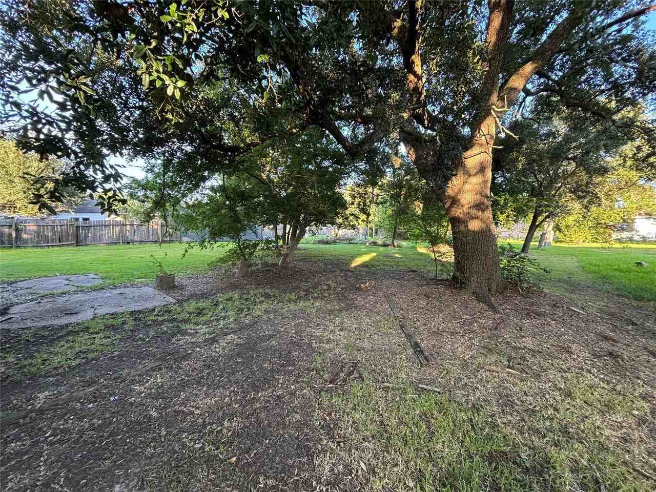 2408 19th St - Photo 5 of 12