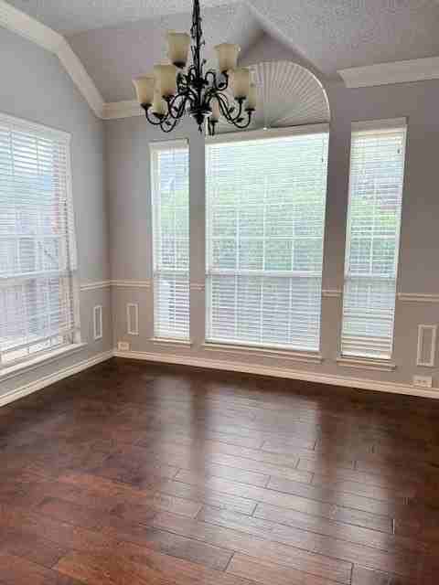 1425 Honey Locust Dr - Photo 3 of 11