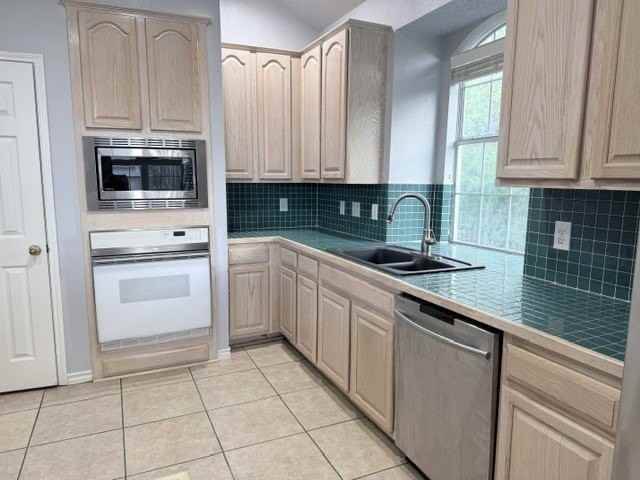 1425 Honey Locust Dr - Photo 7 of 11