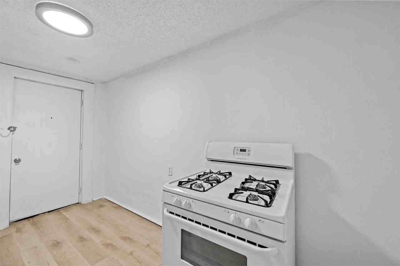1914 Mcbroom St #1 - Photo 3 of 16