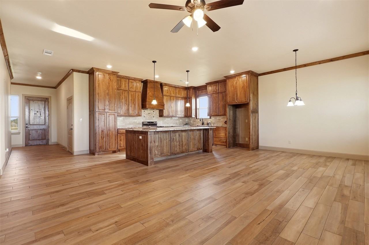 265 De La Torre St - Photo 4 of 23