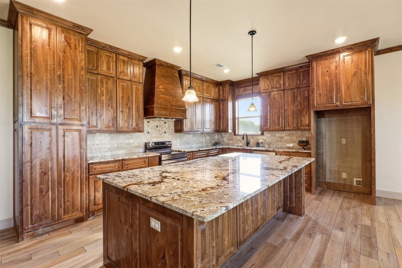 265 De La Torre St - Photo 6 of 23