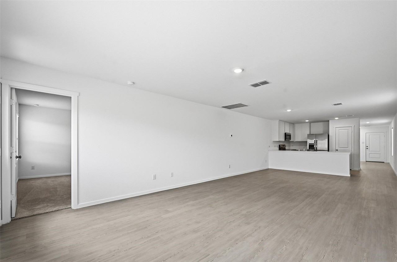 6509 Glade St - Photo 2 of 21