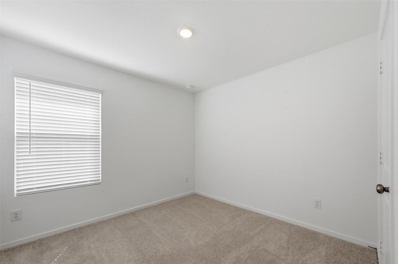 6509 Glade St - Photo 6 of 21