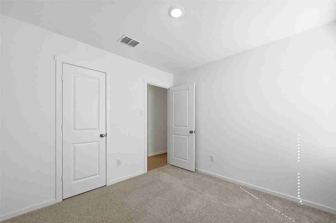 6509 Glade St - Photo 7 of 21