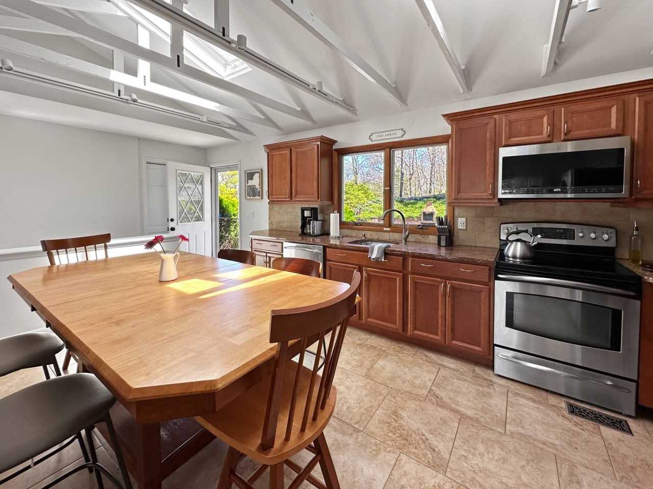 126 Overhill Rd - Photo 4 of 22
