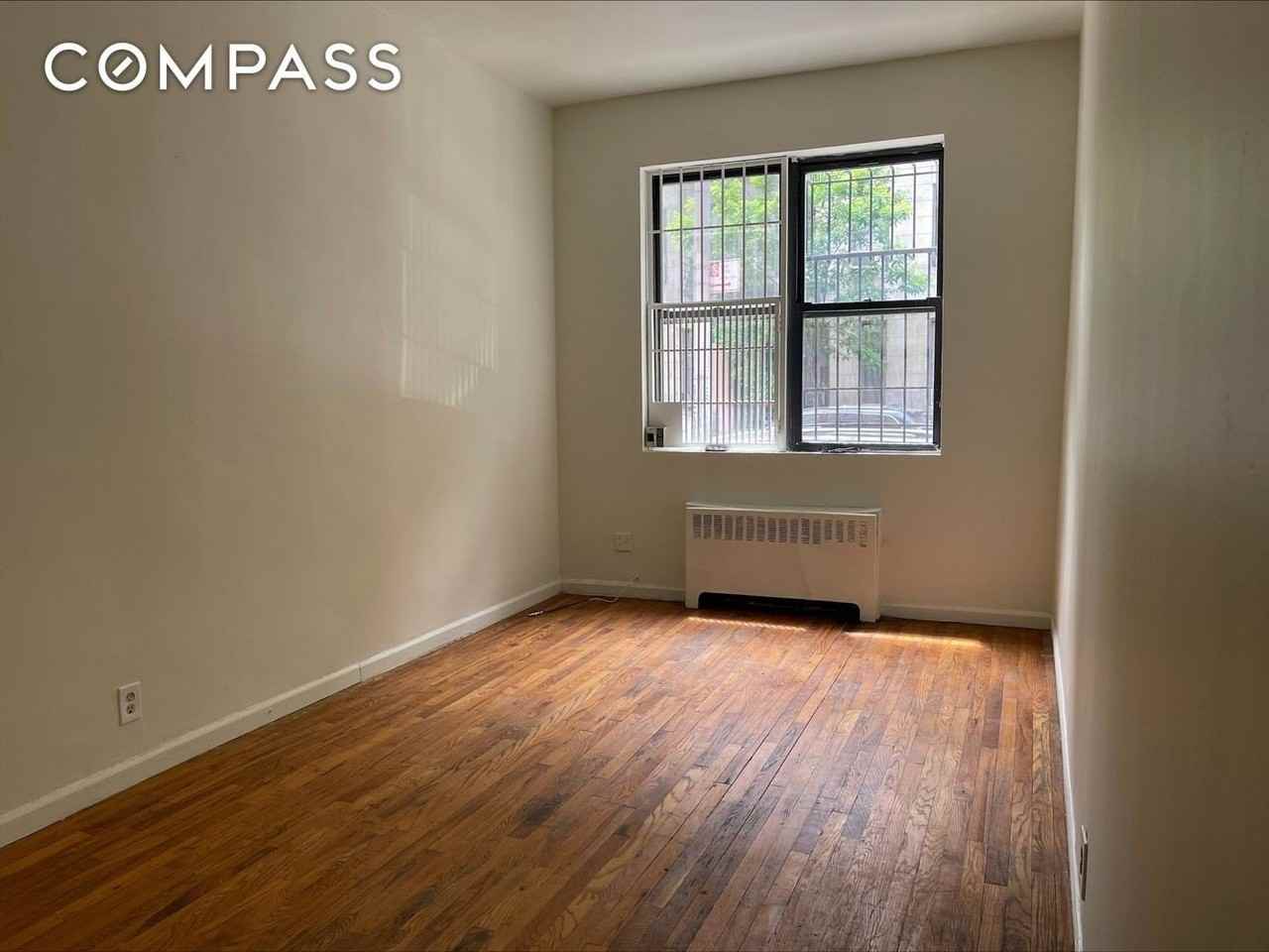 445 W 48th St #1D - Photo 2 of 5