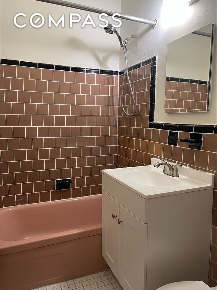445 W 48th St #1D - Photo 5 of 5